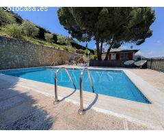 ESPECTACULAR CHALET EN ZONA RESIDENCIAL CON PISCINA - VALLIRANA