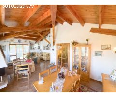 ESPECTACULAR CHALET EN ZONA RESIDENCIAL CON PISCINA - VALLIRANA