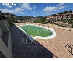CASA EN VENTA - PISCINA - VALLIRANA