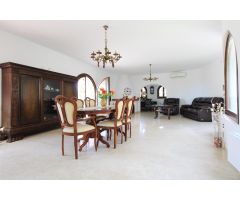 Espectacular villa con vistas al mar y panorámicas en Altea en venta