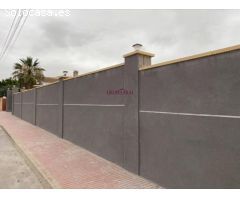Parcela Llana de 800 m² con Agua y Luz en Entorno Exclusivo – Ideal para Construcción de Chalet