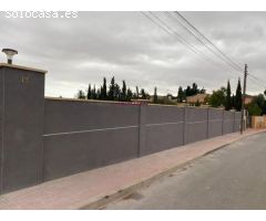 Parcela Llana de 800 m² con Agua y Luz en Entorno Exclusivo – Ideal para Construcción de Chalet