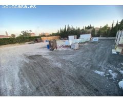 Parcela Llana de 800 m² con Agua y Luz en Entorno Exclusivo – Ideal para Construcción de Chalet