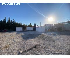 Parcela Llana de 800 m² con Agua y Luz en Entorno Exclusivo – Ideal para Construcción de Chalet
