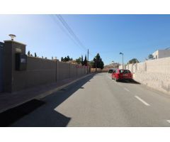 Parcela Llana de 800 m² con Agua y Luz en Entorno Exclusivo – Ideal para Construcción de Chalet