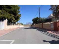 Parcela Llana de 800 m² con Agua y Luz en Entorno Exclusivo – Ideal para Construcción de Chalet