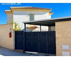 TU REFUGIO PERFECTO EN MUTXAMEL: AMPLITUD, CONFORT Y PISCINA PRIVADA