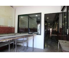 Oportunidad en Esquina: Local con Potencial de Vivienda