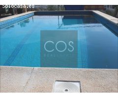 Chalet con piscina propia y garaje en Valdeastillas