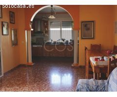 Chalet con piscina propia y garaje en Valdeastillas