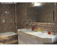 Chalet con piscina propia y garaje en Valdeastillas