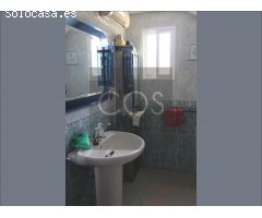 Chalet con piscina propia y garaje en Valdeastillas