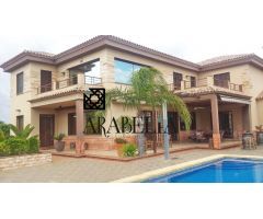 IMPRESIONANTE CHALET EN LA CARLOTA
