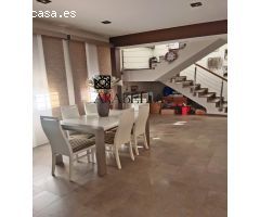 IMPRESIONANTE CHALET EN LA CARLOTA