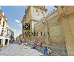 FABULOSA CASA INDEPENDIENTE DE 133M2 A UN PASO DE LA MEZQUITA!!!