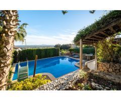 Chalet con piscina y vistas espectaculares en exclusiva urbanización en Inca