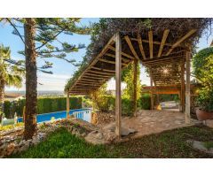 Chalet con piscina y vistas espectaculares en exclusiva urbanización en Inca