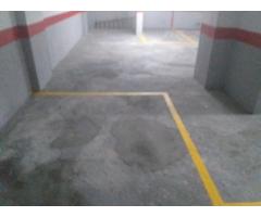 Plaza de garaje amplia en venta. Para coche y moto. Zona norte Alcoi.