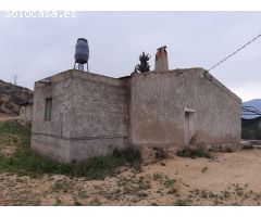 Casa terrera con finca de 28000m2 El Garruchal