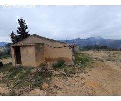 Casa terrera con finca de 28000m2 El Garruchal