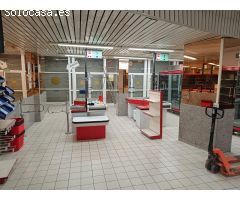 Se vende local enorme al lado de la estación de autobuses