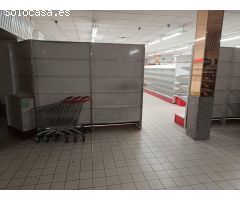 Se vende local enorme al lado de la estación de autobuses