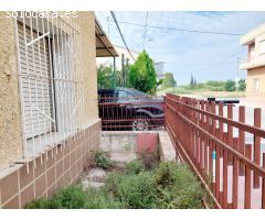 Casa con Terreno en Zarandona