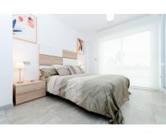 Gran villa en Torrevieja con vista a la Laguna Rosa