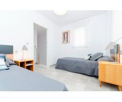 Gran villa en Torrevieja con vista a la Laguna Rosa