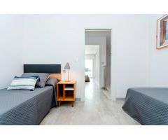 Gran villa en Torrevieja con vista a la Laguna Rosa
