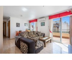 Coqueto atico con super terraza en Torrevieja - 2 dormitorios - Sur