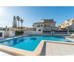 VILLA INDEPENDIENTE CON SÓTANO GARAJE Y 4 DORMITORIOS MIRANDO A PISCINA EN PLAYA FLAMENCA