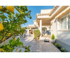 VILLA INDEPENDIENTE CON SÓTANO GARAJE Y 4 DORMITORIOS MIRANDO A PISCINA EN PLAYA FLAMENCA