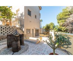 VILLA INDEPENDIENTE CON SÓTANO GARAJE Y 4 DORMITORIOS MIRANDO A PISCINA EN PLAYA FLAMENCA