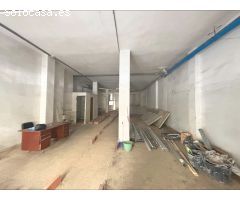 ¡Gran Oportunidad en Ayora! Enorme Local Comercial en Venta