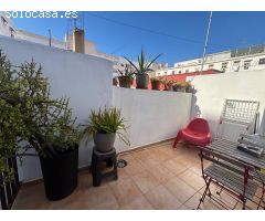Se alquila piso duplex de 2 habitaciónes en el barrio Mont Olivet con balcón acogedor