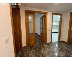El piso de 4 habitaciones en Penya Roja