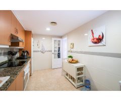 Se vende piso en residencial con piscina en avenida del Maestro Rodrigo