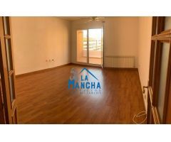 INMOBILIARIA LA MANCHA VENDE ÁTICO EN ZONA CIRCUNVALACIÓN/CARREFOUR