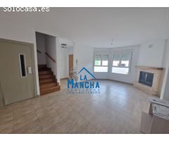 INMOBILIARIA LA MANCHA VENDE ADOSADO DE LUJO EN LA GINETA