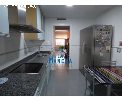 REF: Y067. INMOBILIARIA LA MANCHA VENDE FANTÁSTICO PISO EN EL CENTRO DE LA CIUDAD CON GARAJE.