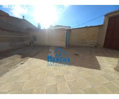 REF: Y077. INMOBILIARIA LA MANCHA VENDE CASA CON PATIO PARA REFORMAR EN EL SALOBRAL.