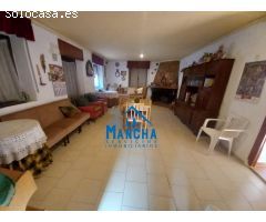 REF: Y077. INMOBILIARIA LA MANCHA VENDE CASA CON PATIO PARA REFORMAR EN EL SALOBRAL.