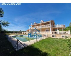 INMOBILIARIA LA MANCHA OFRECE EN VENTA EXCLUSIVO CHALET EN URBANIZACION AGUASOL