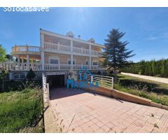 INMOBILIARIA LA MANCHA OFRECE EN VENTA EXCLUSIVO CHALET EN URBANIZACION AGUASOL