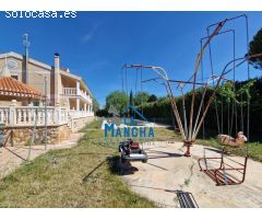 INMOBILIARIA LA MANCHA OFRECE EN VENTA EXCLUSIVO CHALET EN URBANIZACION AGUASOL