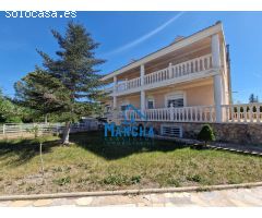 INMOBILIARIA LA MANCHA OFRECE EN VENTA EXCLUSIVO CHALET EN URBANIZACION AGUASOL