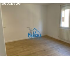INMOBILIARIA LA MANCHA VENDE PISO EN PLENO CENTRO DE ALBACETE.