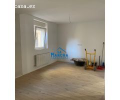 INMOBILIARIA LA MANCHA VENDE PISO EN PLENO CENTRO DE ALBACETE.