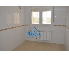 INMOBILIARIA LA MANCHA VENDE ADOSADO EN VILLAR DE CHINCHILLA